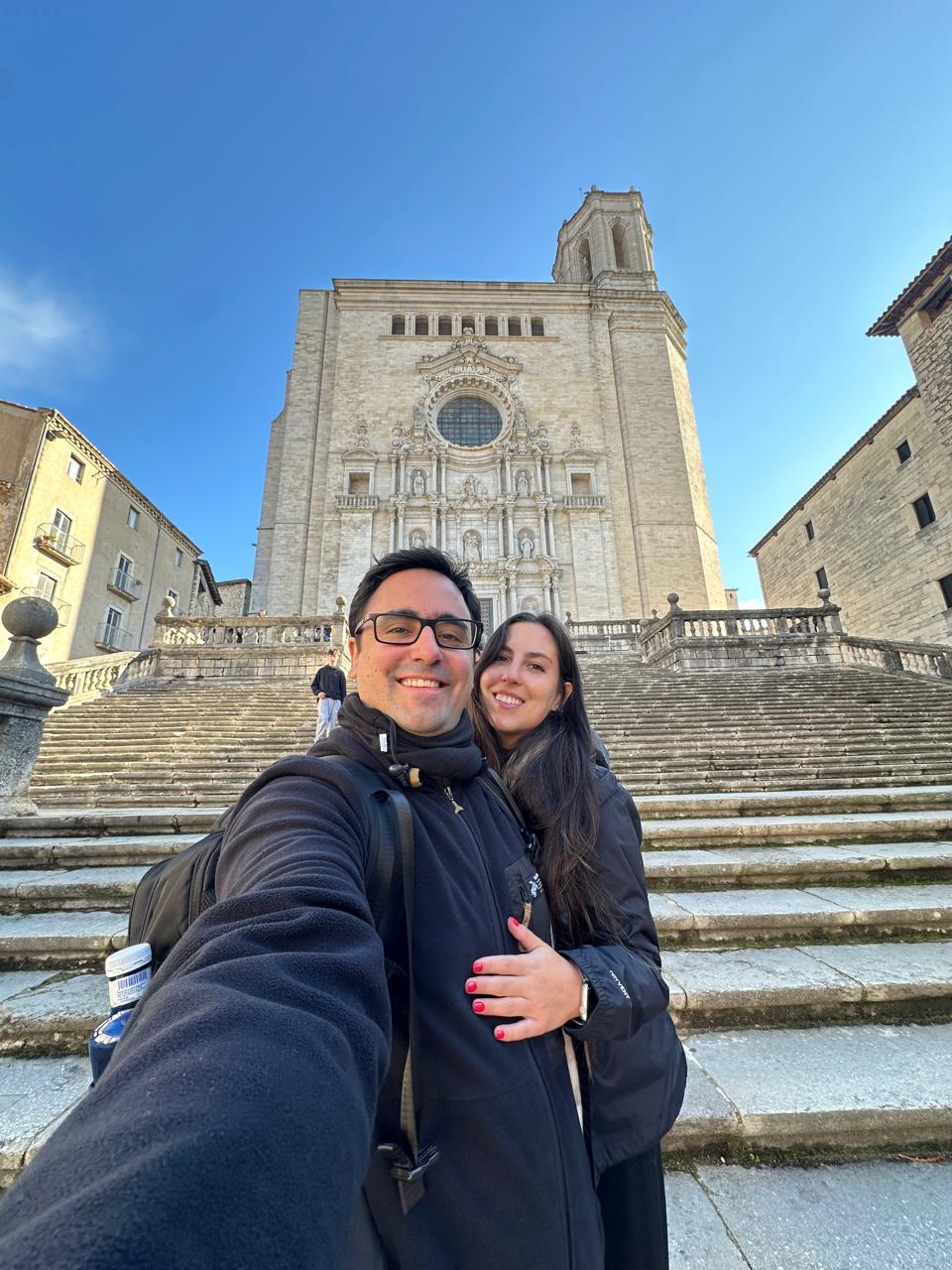 Sofía y Sebastián juntos en un viaje